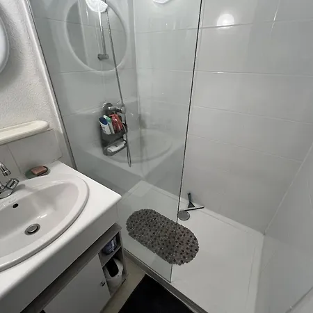 Prázdninový dům Pavillon T3 Climatise A 50m De La Avec Terrasse Et Parking Prive, Jusqu'a 4 Couchages - Fr-1-781-9 *